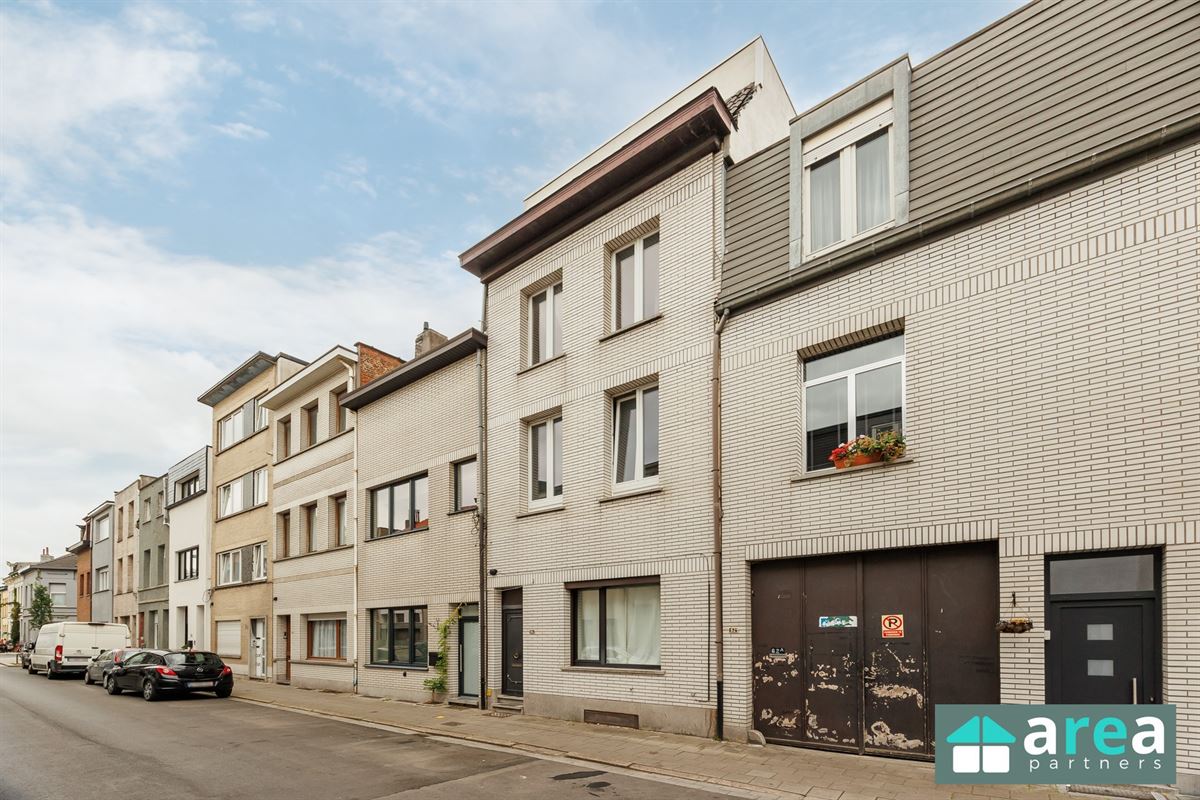 Interessante eigendom bestaande uit 3 units + achterhuis + magazijn!