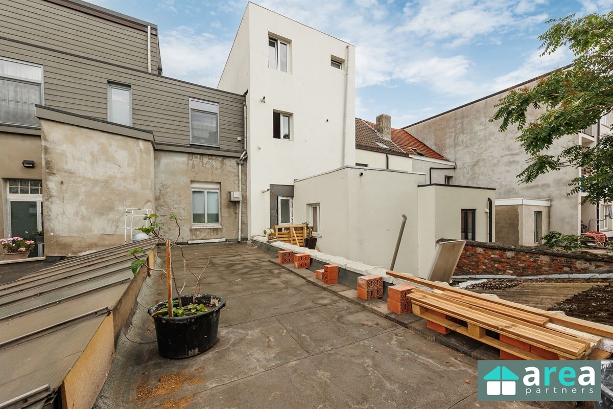 Interessante eigendom bestaande uit 3 units + achterhuis + magazijn!