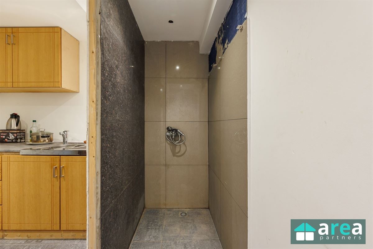 Interessante eigendom bestaande uit 3 units + achterhuis + magazijn!