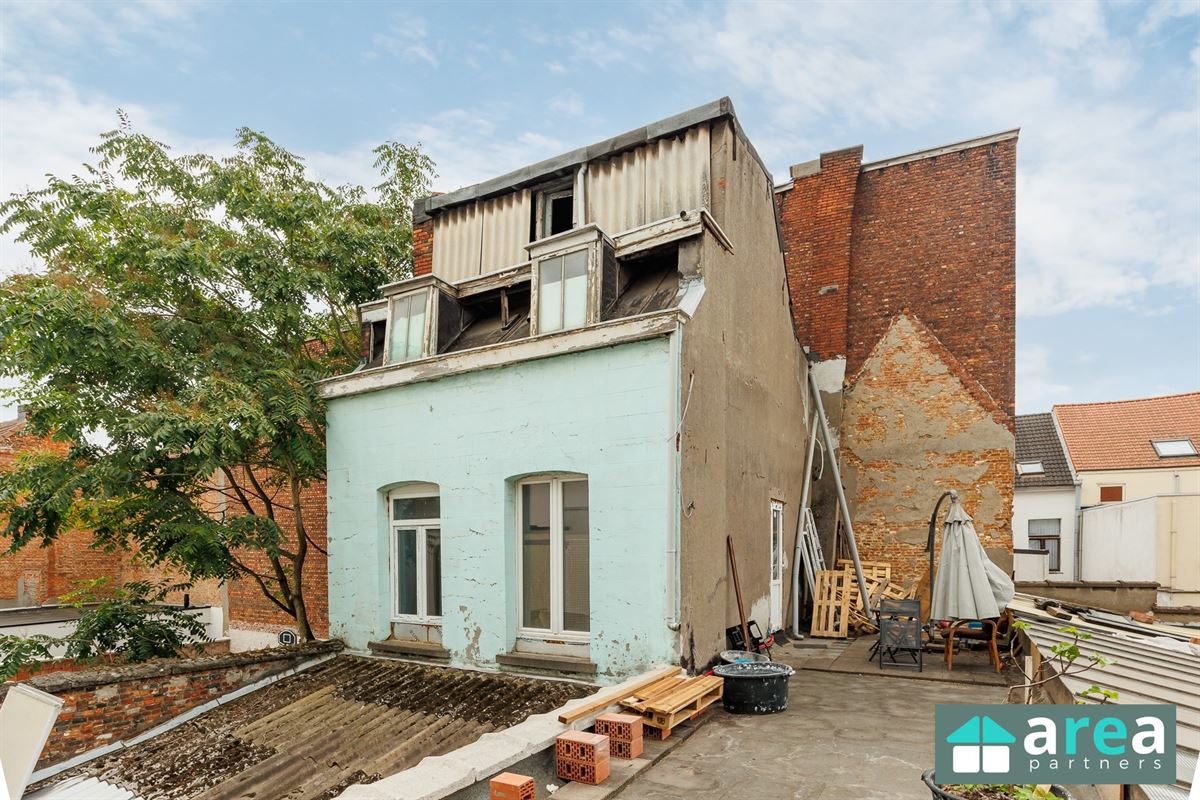 Interessante eigendom bestaande uit 3 units + achterhuis + magazijn!