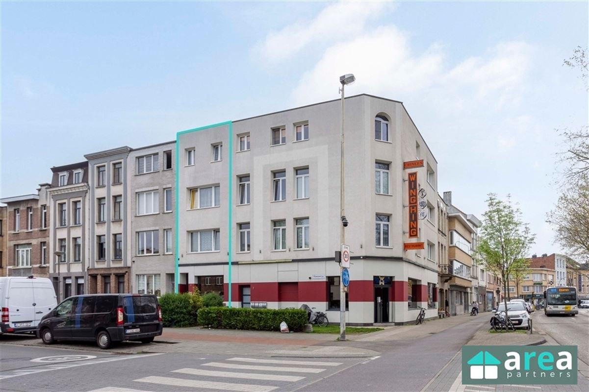 Vergunde opbrengsteigendom bestaande uit 3 studio's met aparte slaapkamer!