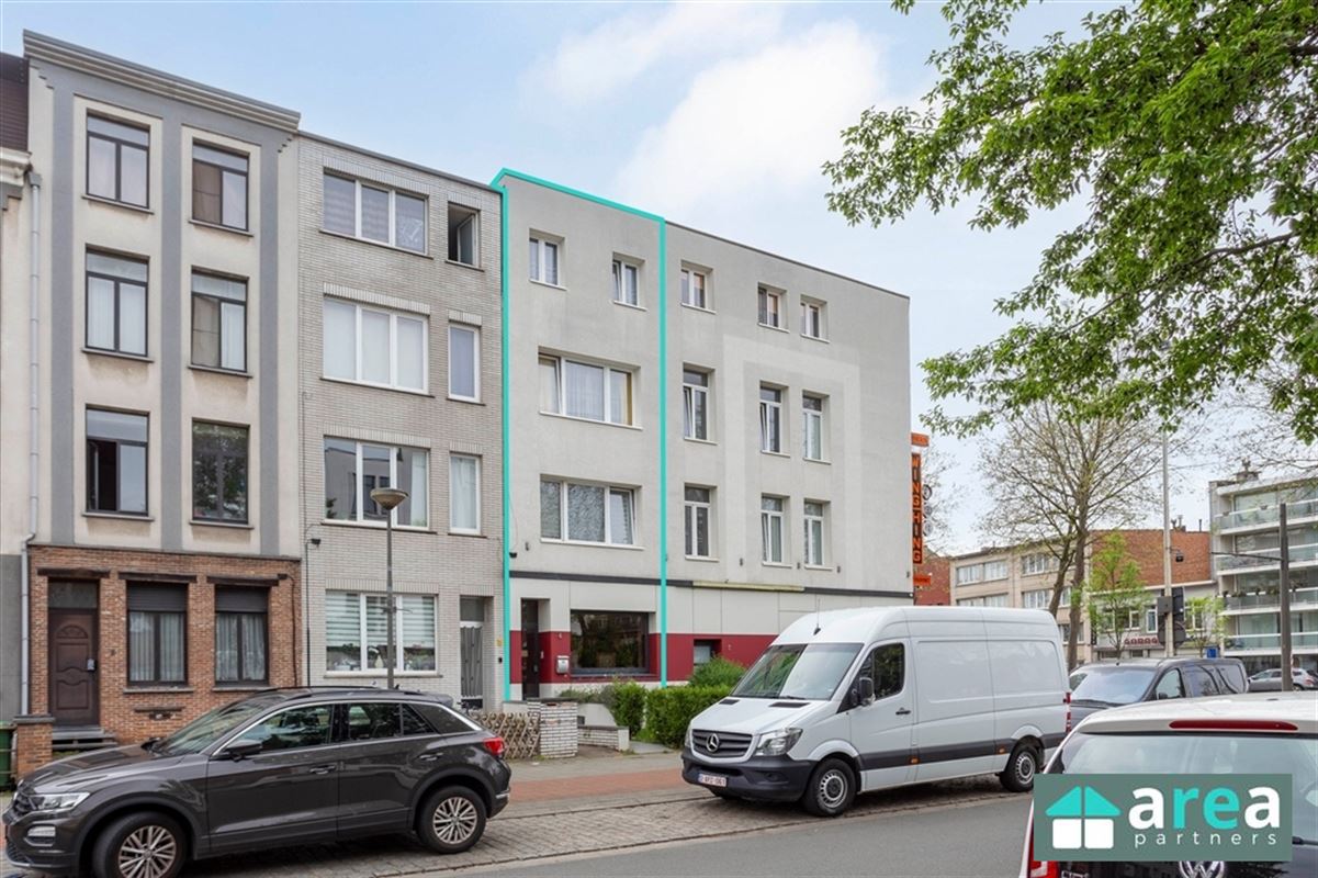 Vergunde opbrengsteigendom bestaande uit 3 studio's met aparte slaapkamer!