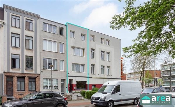 Vergunde opbrengsteigendom bestaande uit 3 studio's met aparte slaapkamer!