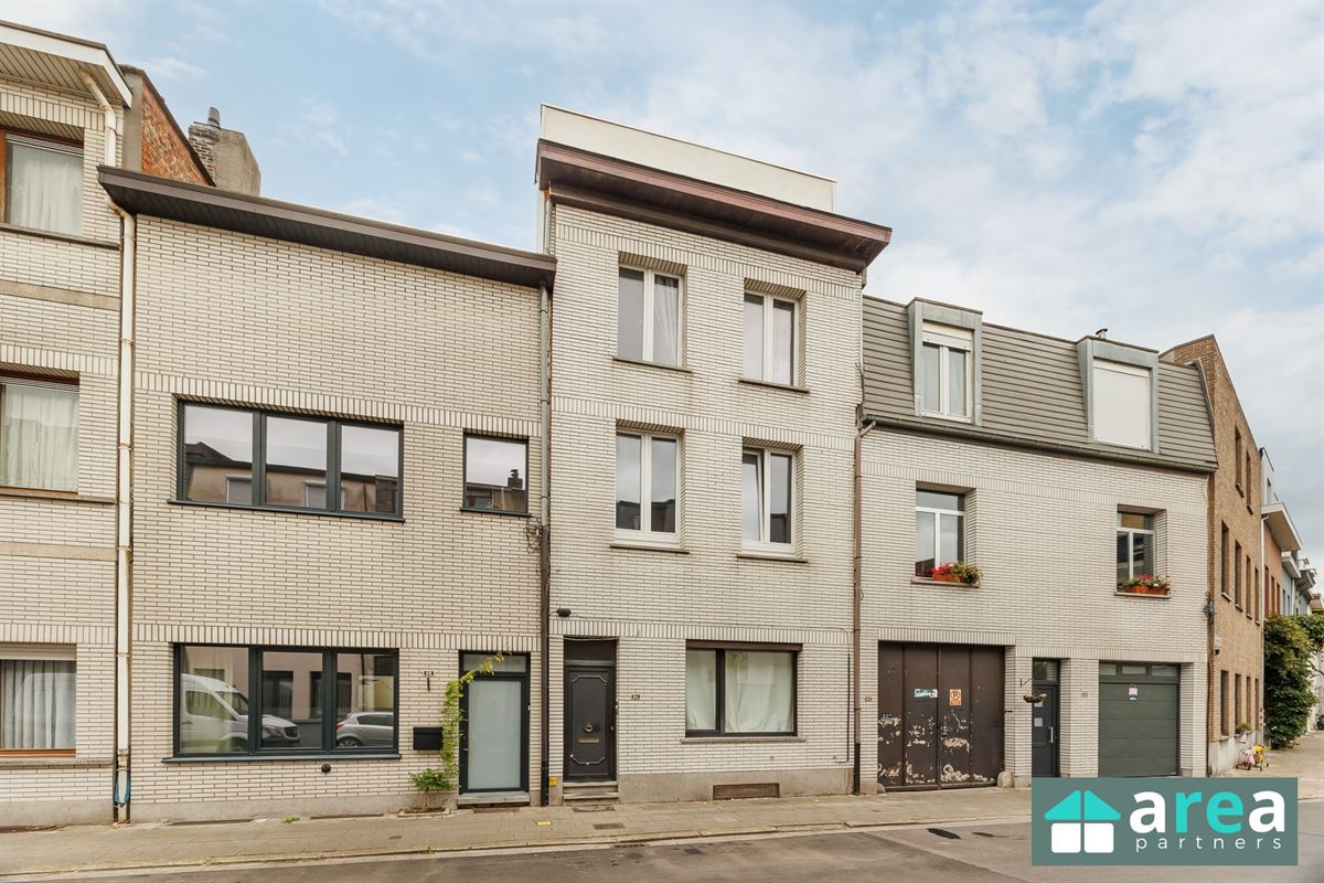 Interessante eigendom bestaande uit 3 units + achterhuis + magazijn!