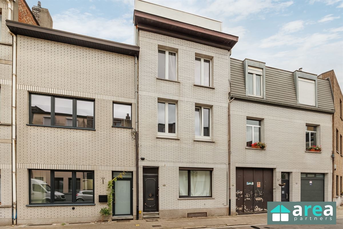 Interessante eigendom bestaande uit 3 units + achterhuis + magazijn!