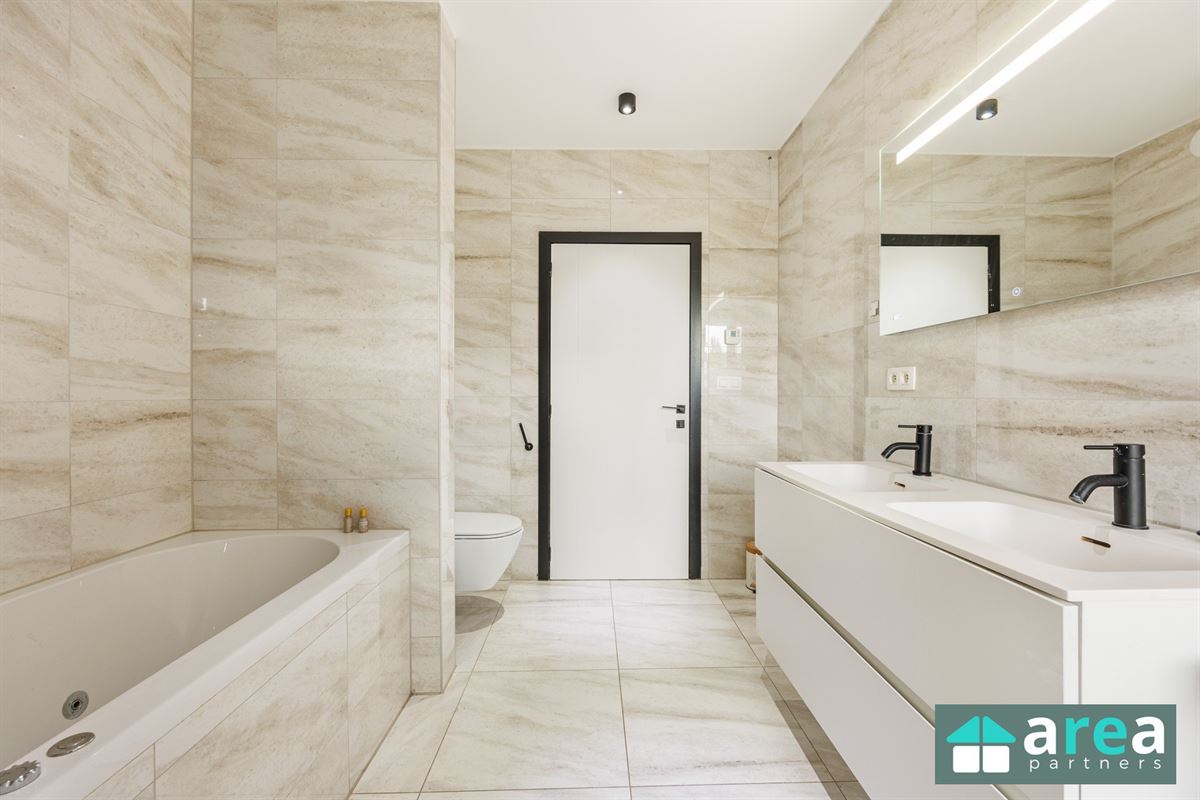 Instapklare nieuwbouwwoning op toplocatie!