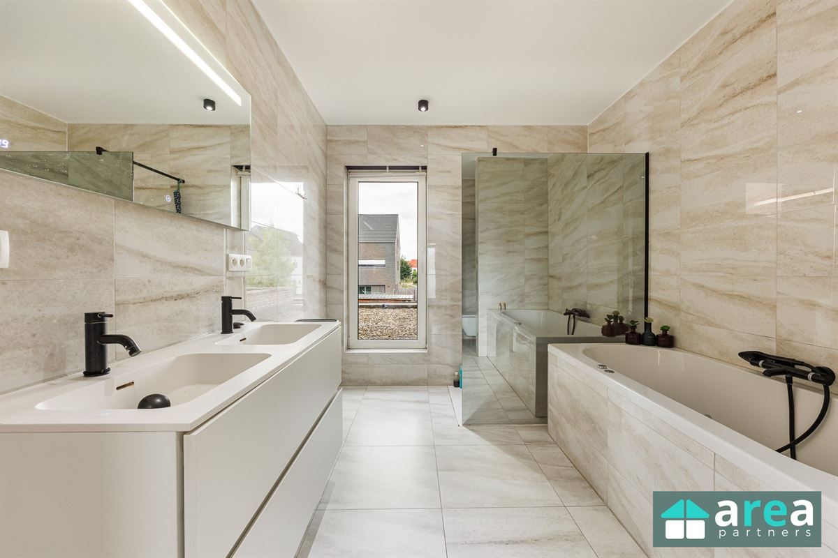 Instapklare nieuwbouwwoning op toplocatie!