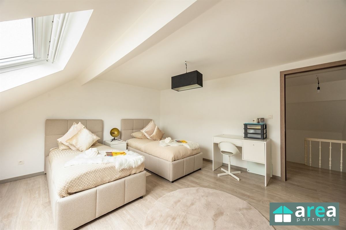 Energiezuinige en instapklare woning met 3 slpk en koer!