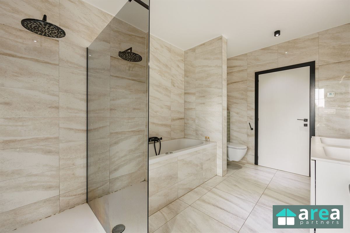 Instapklare nieuwbouwwoning op toplocatie!