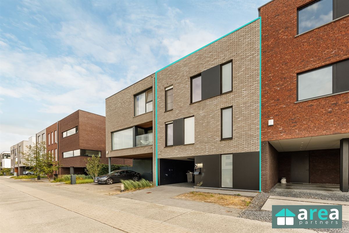Instapklare nieuwbouwwoning op toplocatie!