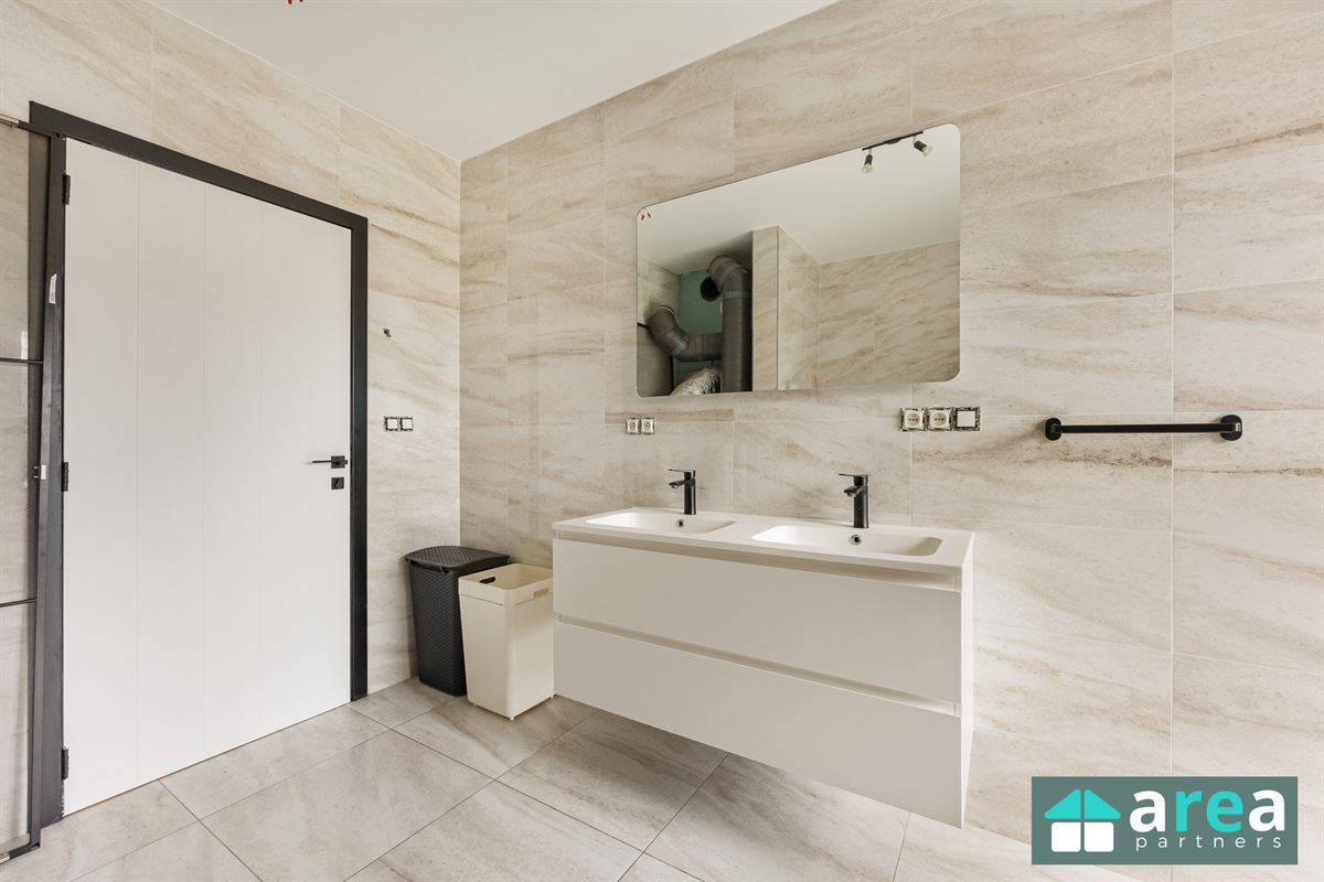 Instapklare nieuwbouwwoning op toplocatie!