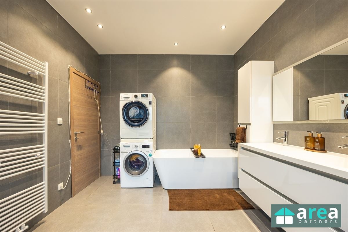 Energiezuinige en instapklare woning met 3 slpk en koer!