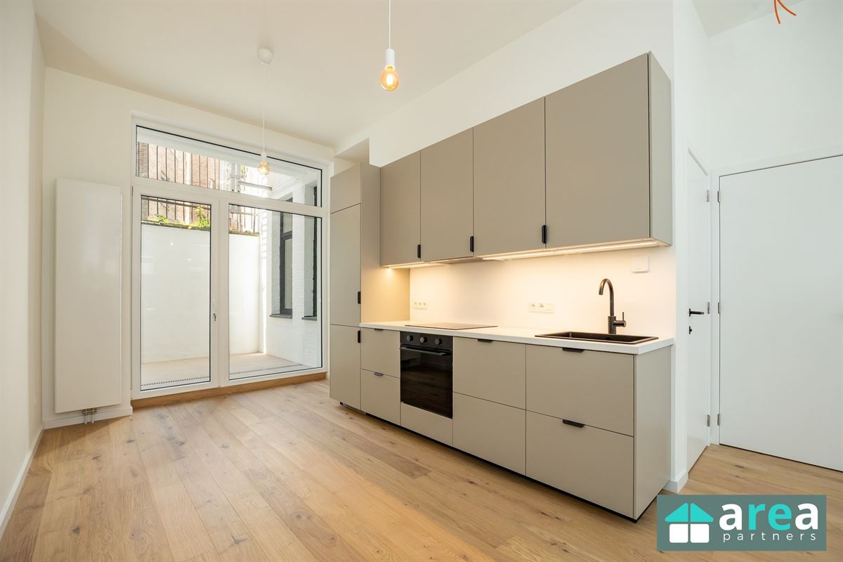 Gerenoveerd 1slpk appartement met koer op het trendy Zurenborg!