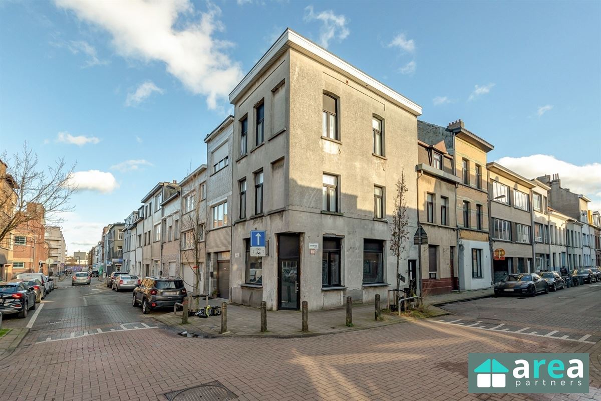 Handelspand met woonst op centrale locatie!