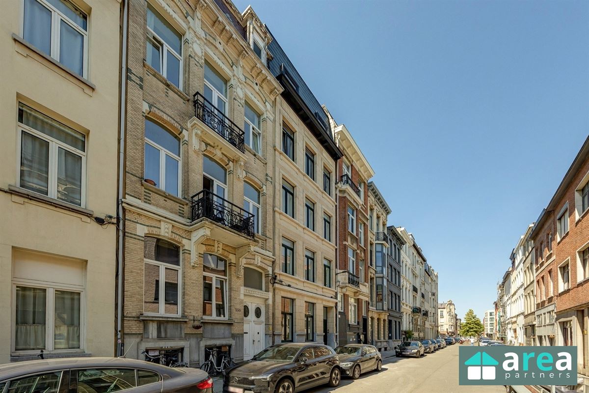 Gerenoveerd 1slpk appartement met koer op het trendy Zurenborg!