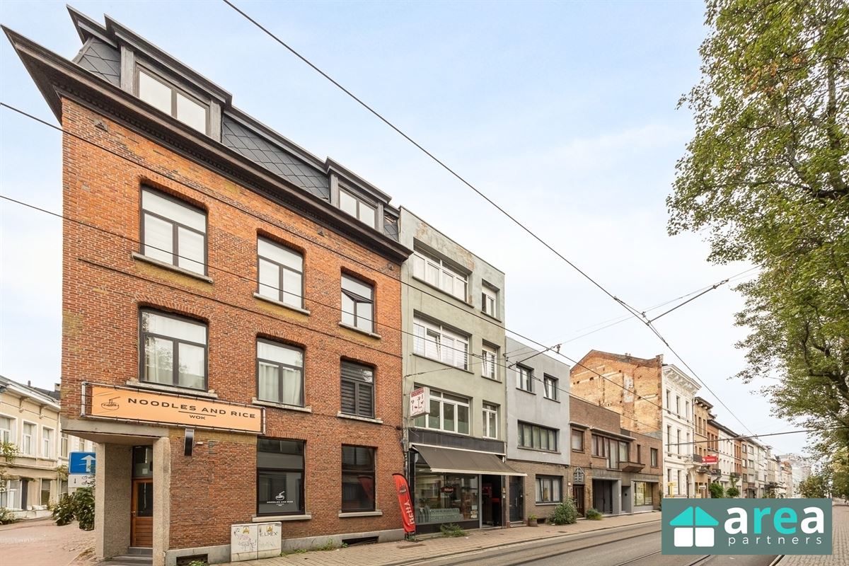 Opbrengsteigendom bestaande uit handelszaak + 3 appartementen