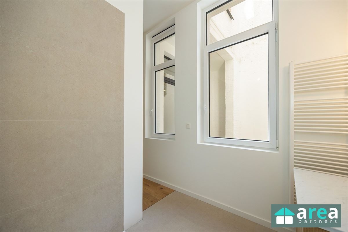 Gerenoveerd 1slpk appartement met koer op het trendy Zurenborg!