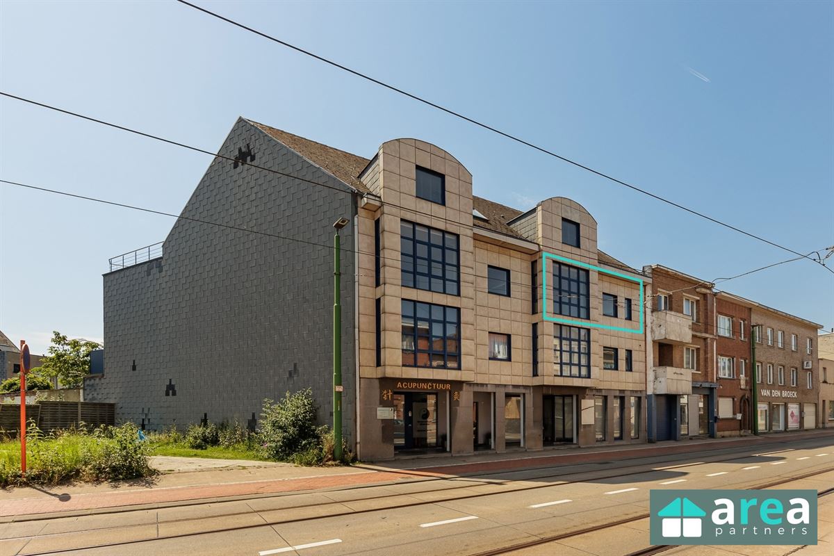 Ruim lichtrijk appartement met 2 slpk.