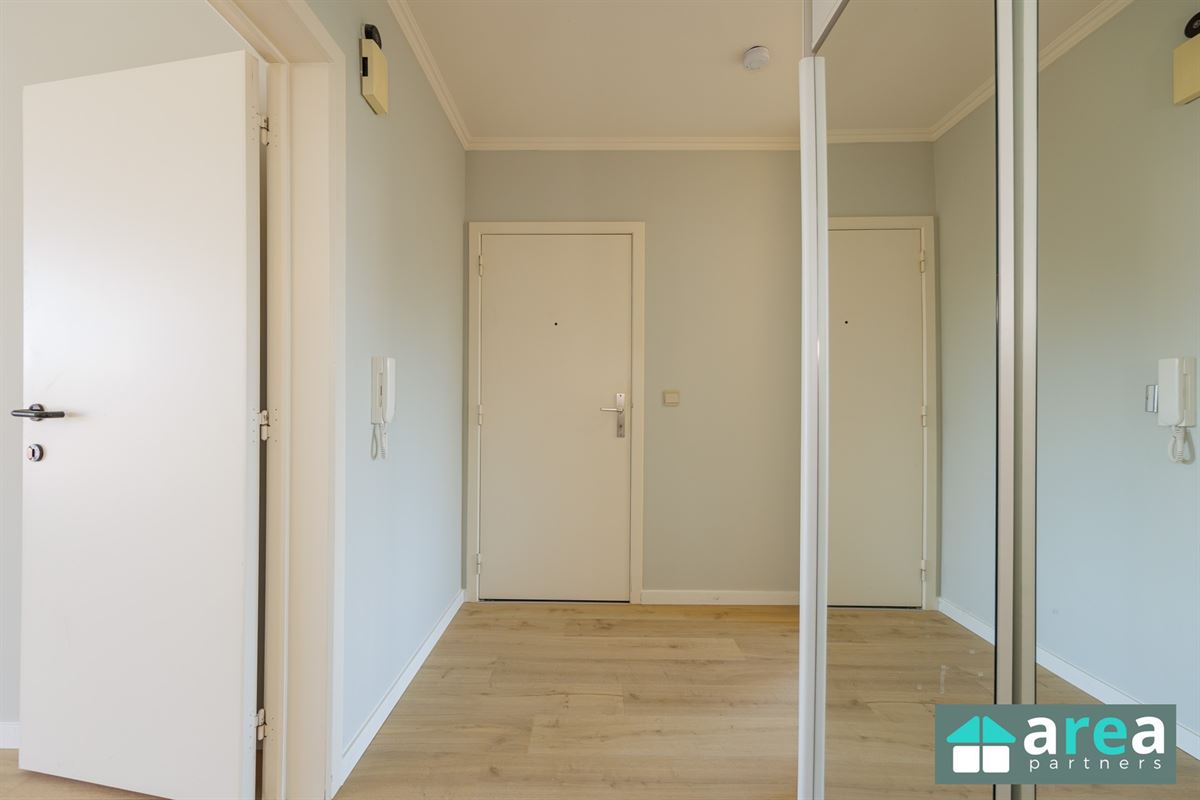 Ruim lichtrijk appartement met 2 slpk.
