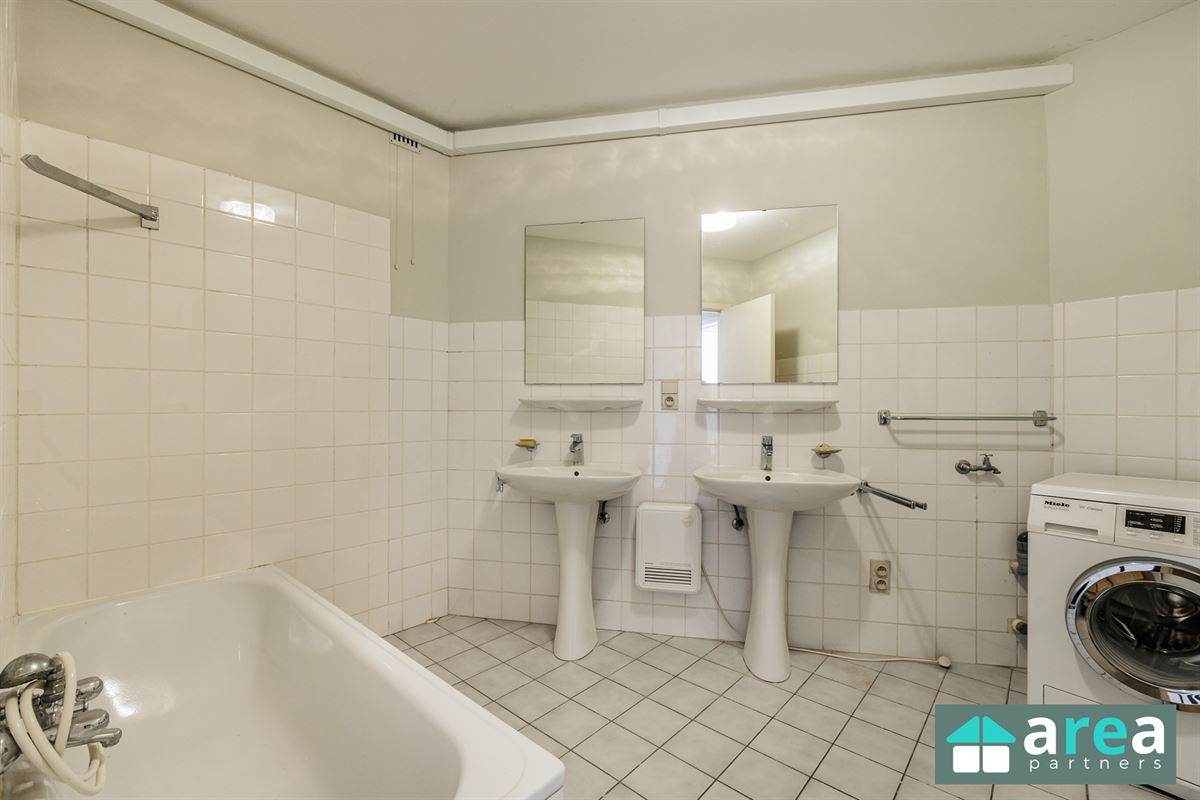 Ruim lichtrijk appartement met 2 slpk.