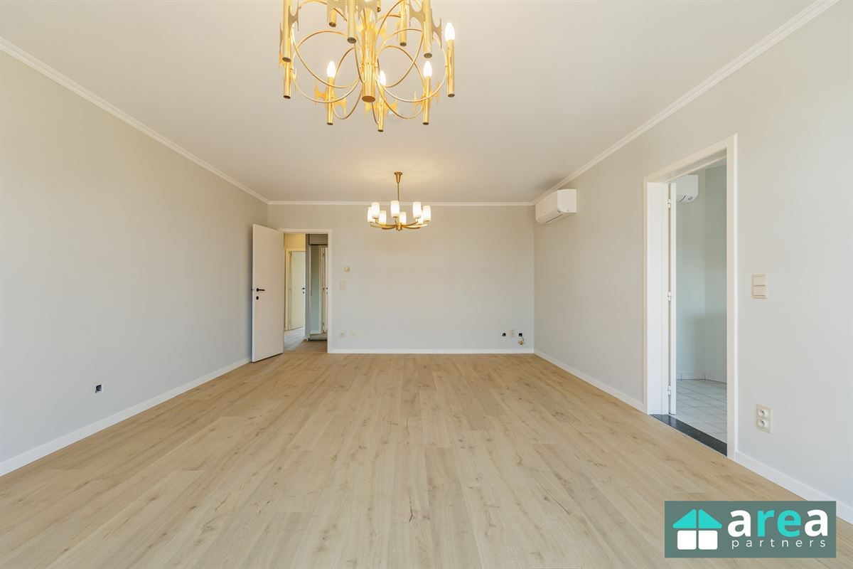 Ruim lichtrijk appartement met 2 slpk.