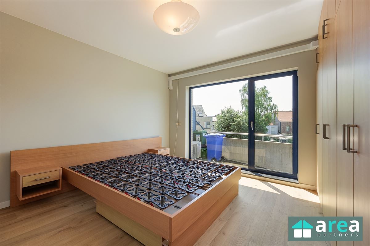 Ruim lichtrijk appartement met 2 slpk.