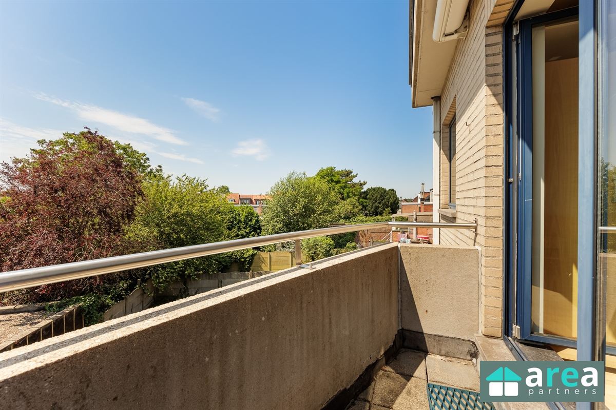 Ruim lichtrijk appartement met 2 slpk.