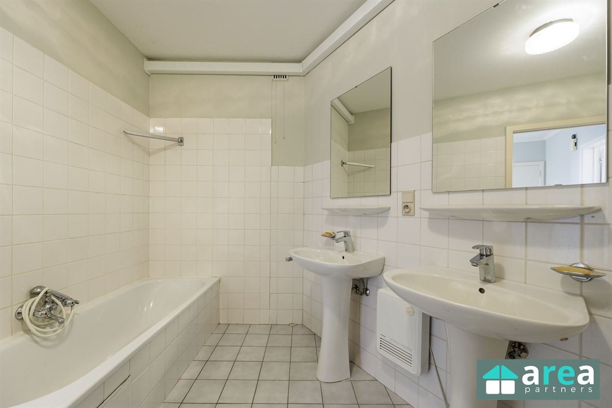 Ruim lichtrijk appartement met 2 slpk.