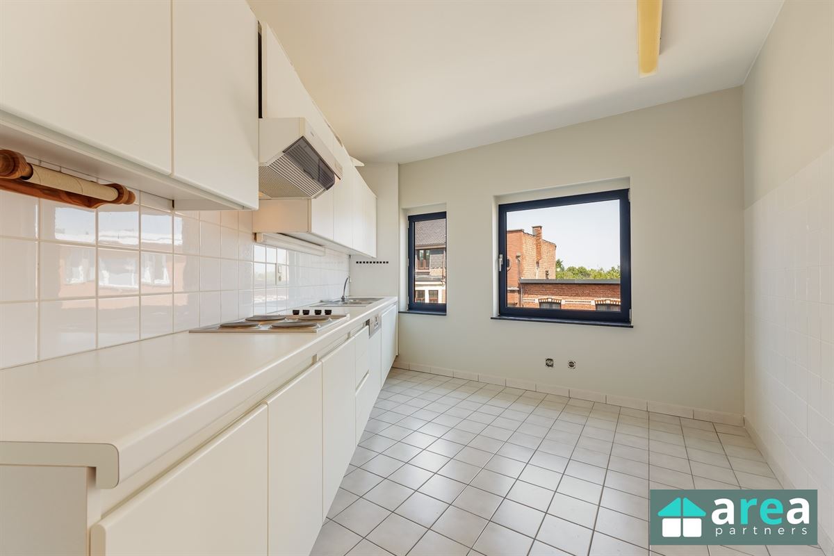 Ruim lichtrijk appartement met 2 slpk.
