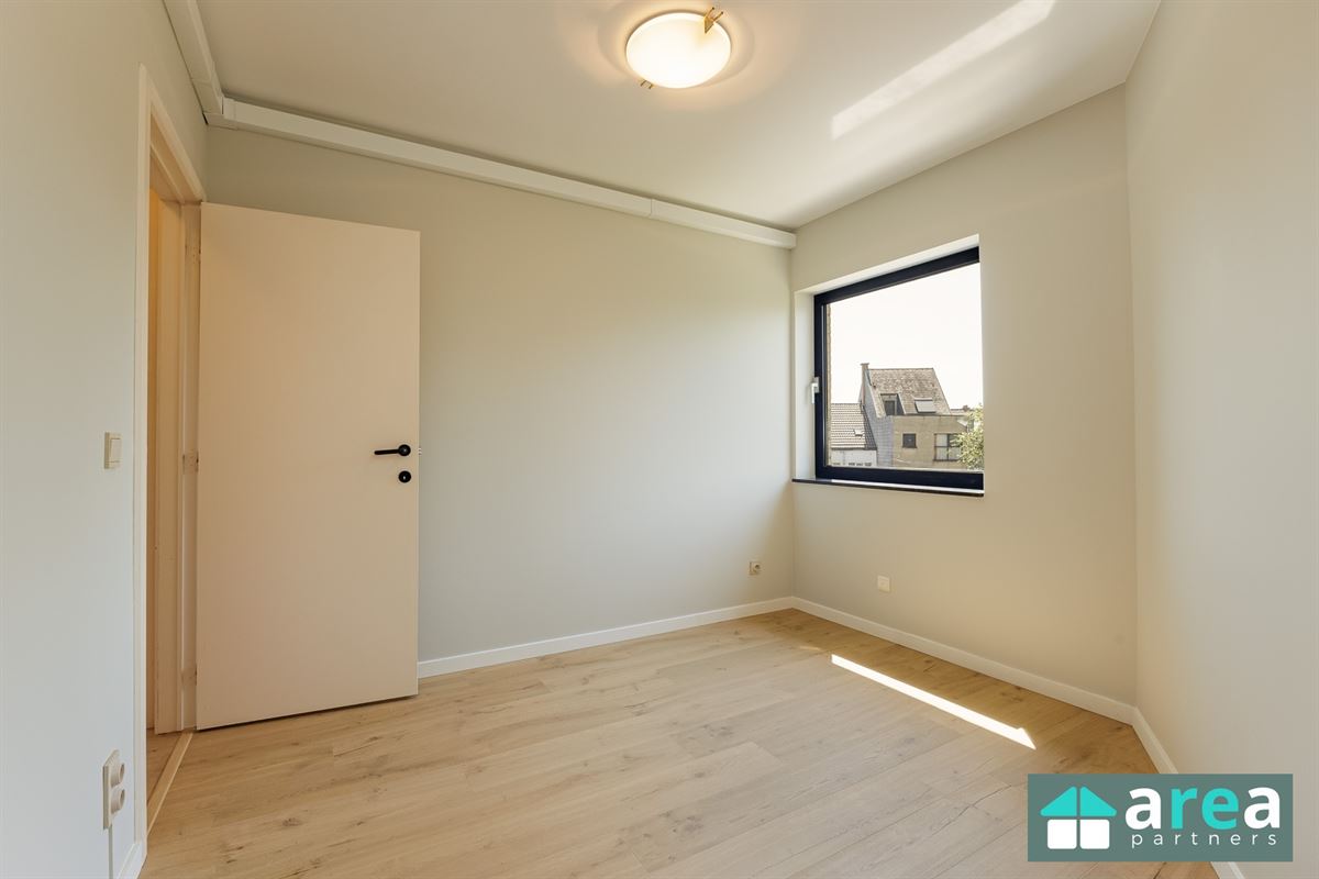 Ruim lichtrijk appartement met 2 slpk.