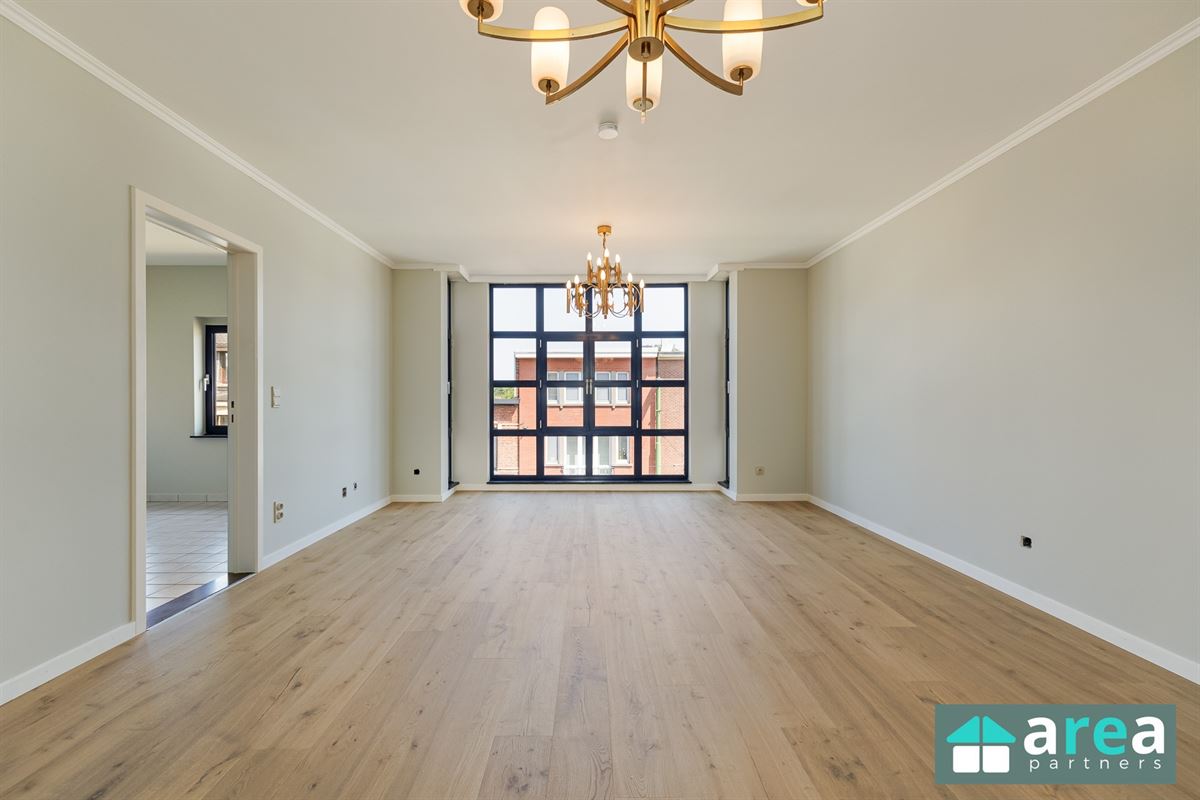 Ruim lichtrijk appartement met 2 slpk.