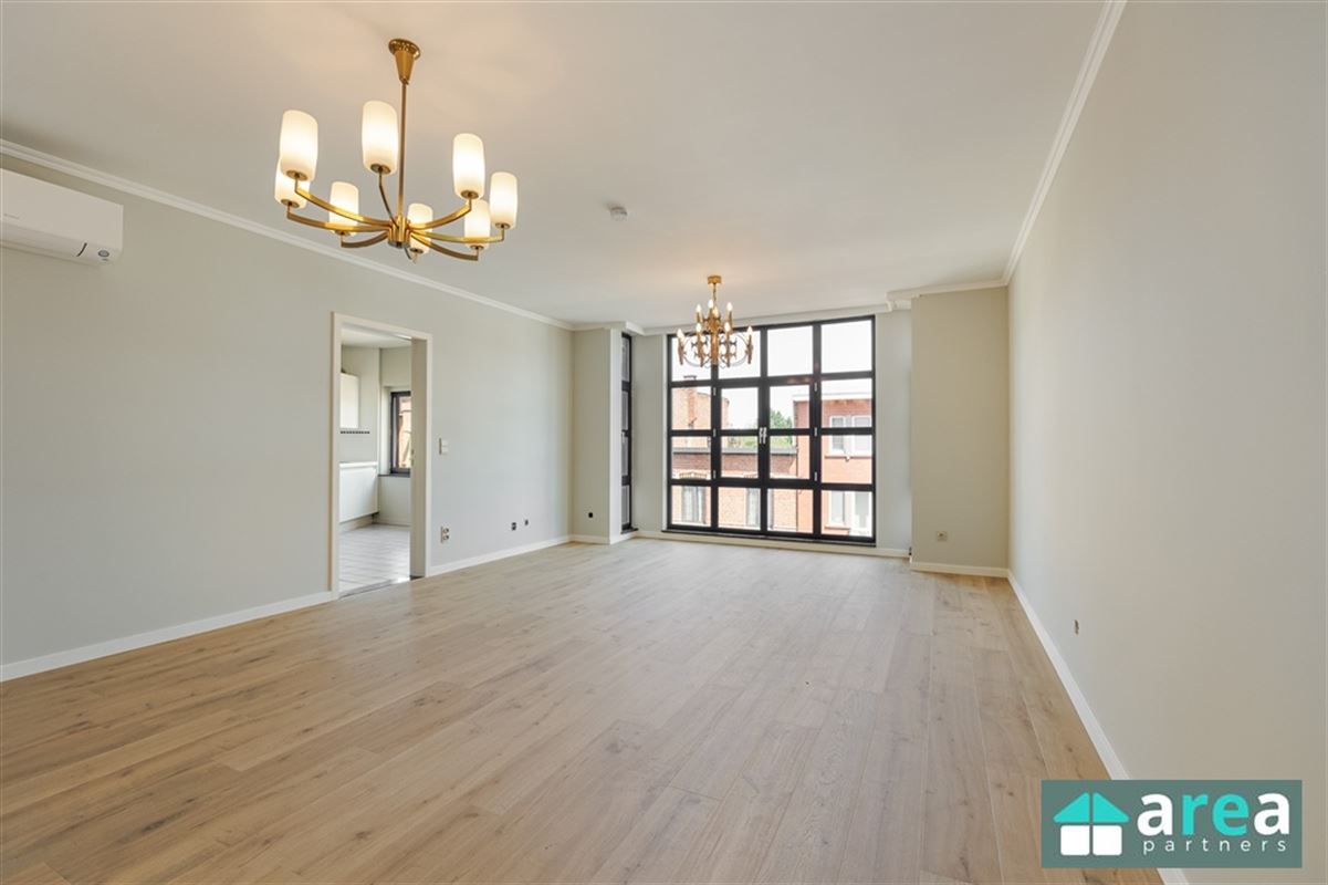 Ruim lichtrijk appartement met 2 slpk.