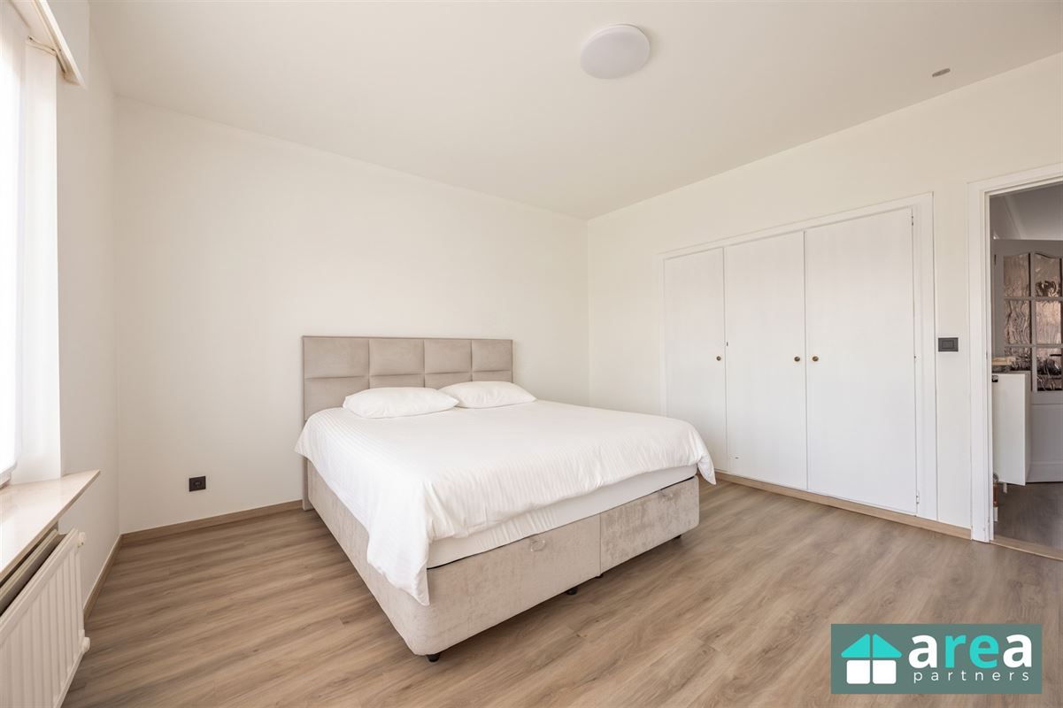 Lichtrijk appartement met 2slpk., terras én autostaanplaats!