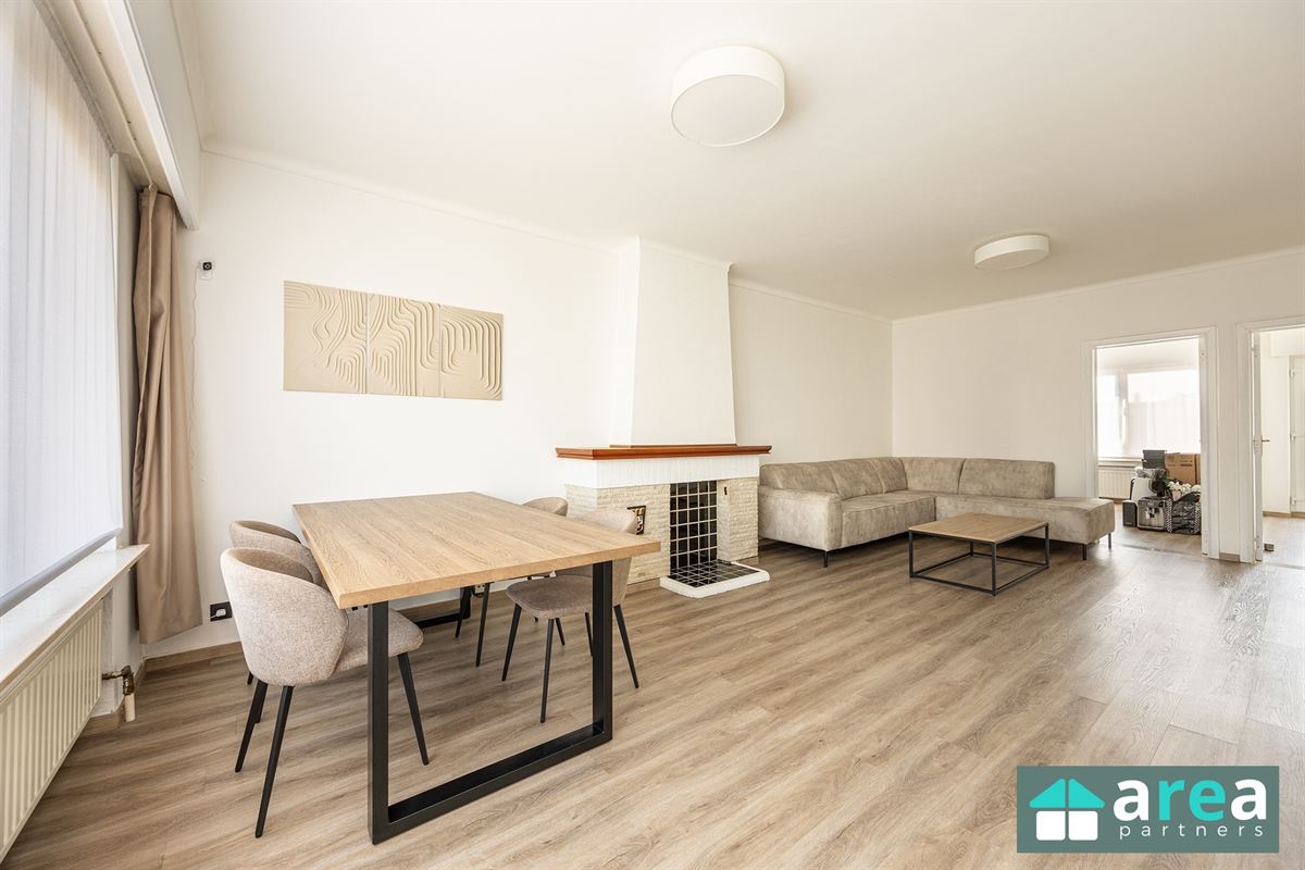 Lichtrijk appartement met 2slpk., terras én autostaanplaats!