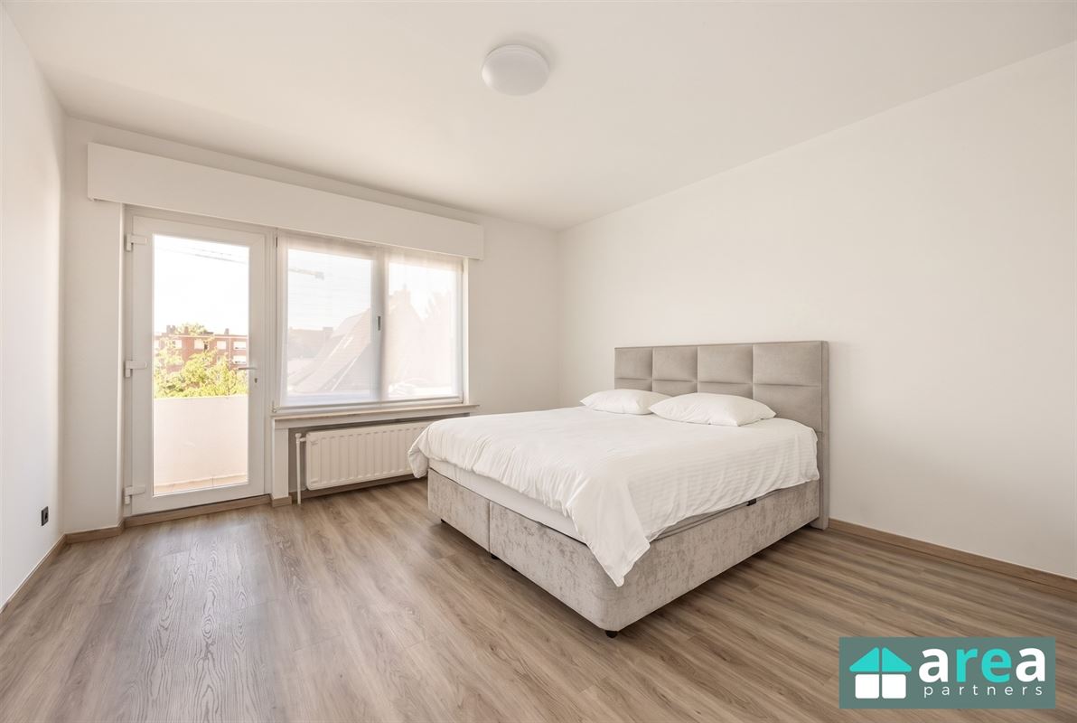 Lichtrijk appartement met 2slpk., terras én autostaanplaats!