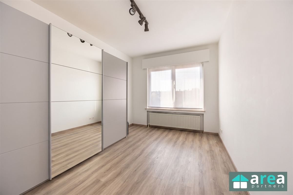 Lichtrijk appartement met 2slpk., terras én autostaanplaats!