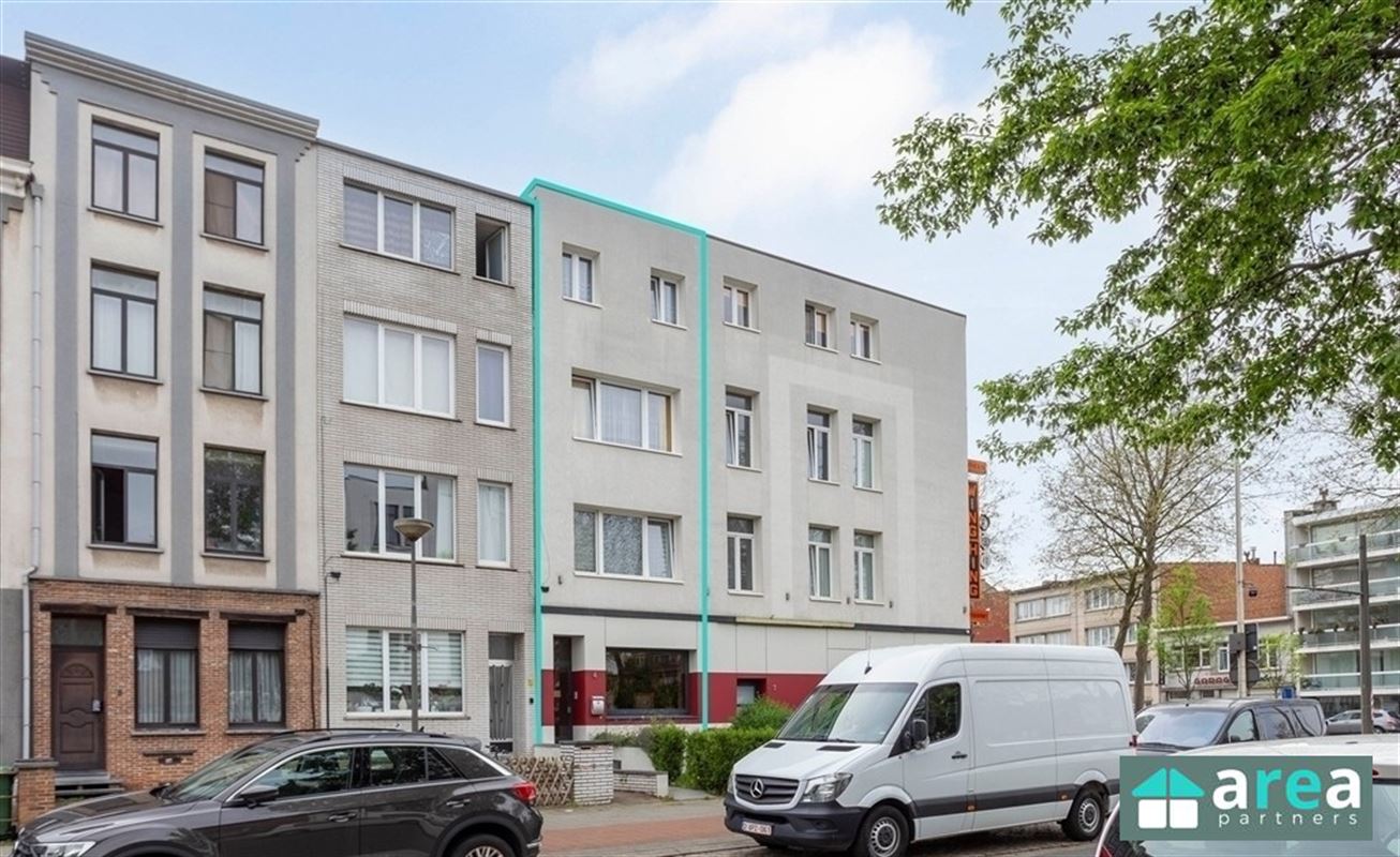 Vergunde opbrengsteigendom bestaande uit 3 studio's met aparte slaapkamer!