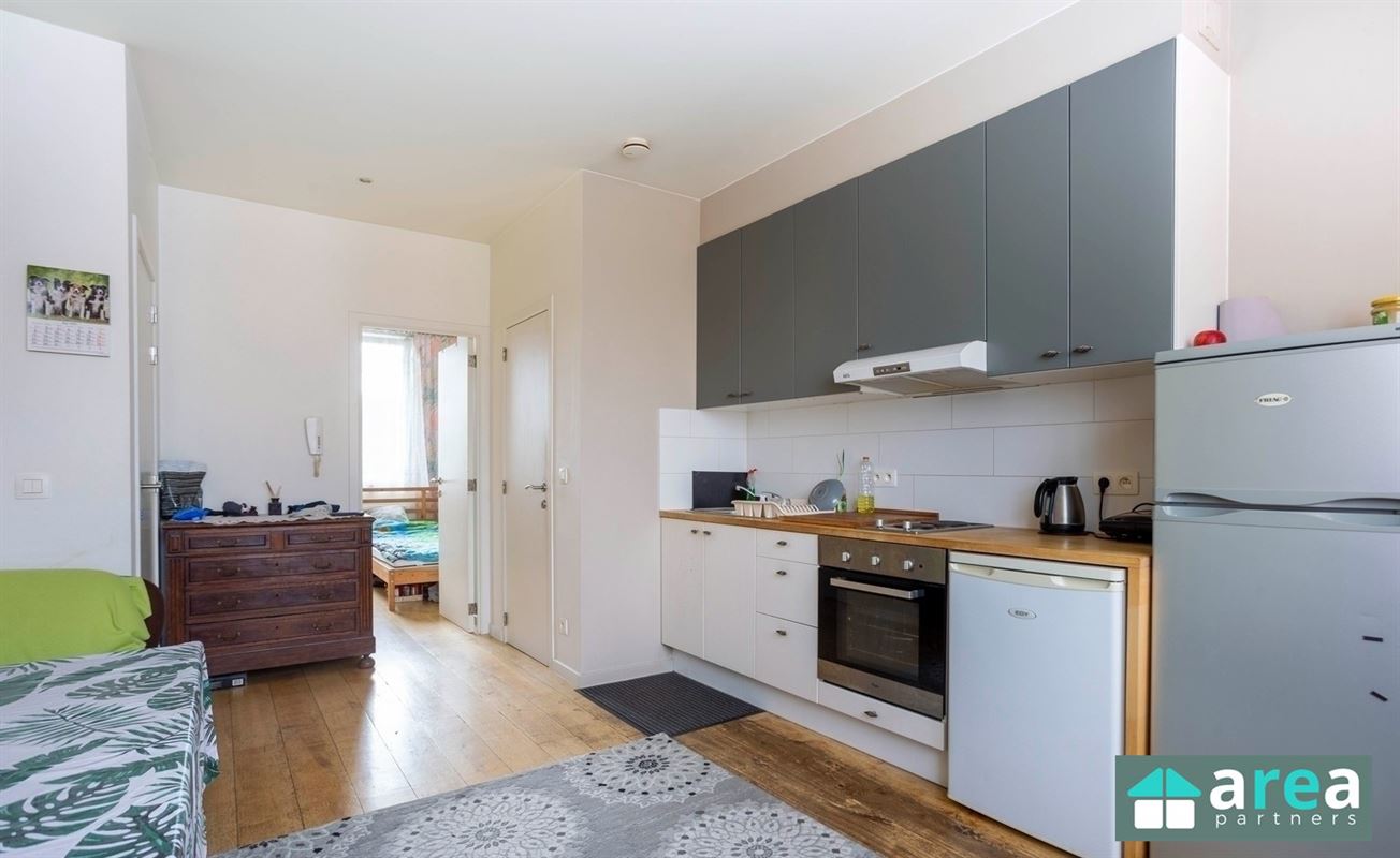 Vergunde opbrengsteigendom bestaande uit 3 studio's met aparte slaapkamer!