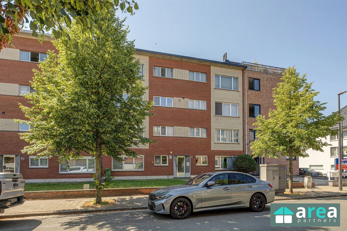 Lichtrijk appartement met 2slpk., terras én autostaanplaats!