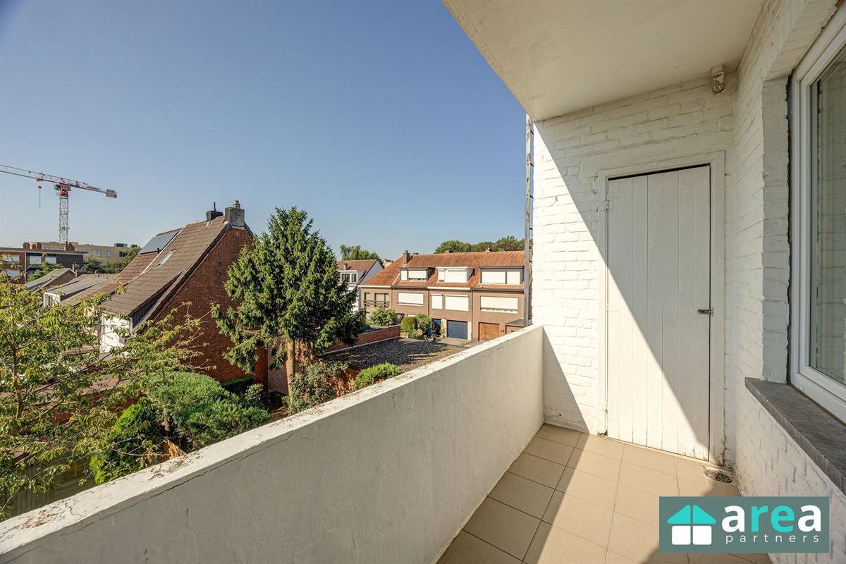 Lichtrijk appartement met 2slpk., terras én autostaanplaats!