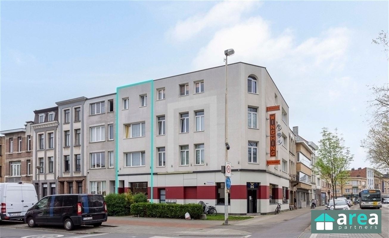 Vergunde opbrengsteigendom bestaande uit 3 studio's met aparte slaapkamer!