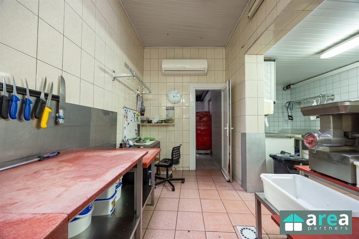 Opbrengsteigendom bestaande uit handelszaak + 3 appartementen