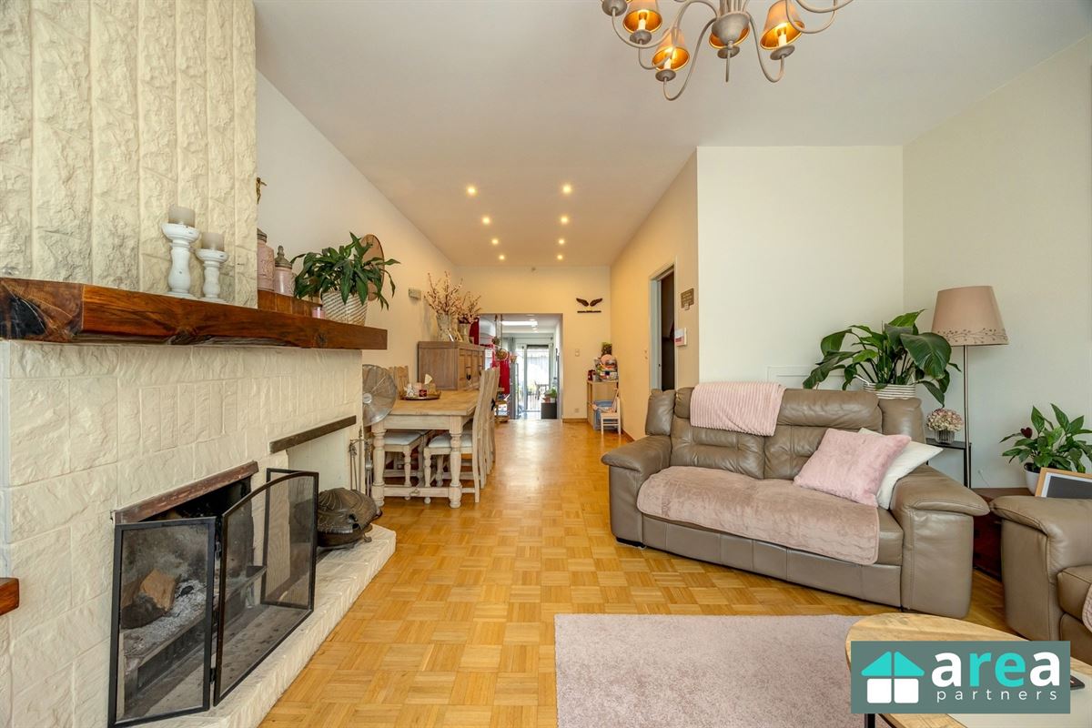 Instapklare ruime woning met 4 slaapkamers, garage en magazijn in Boho!