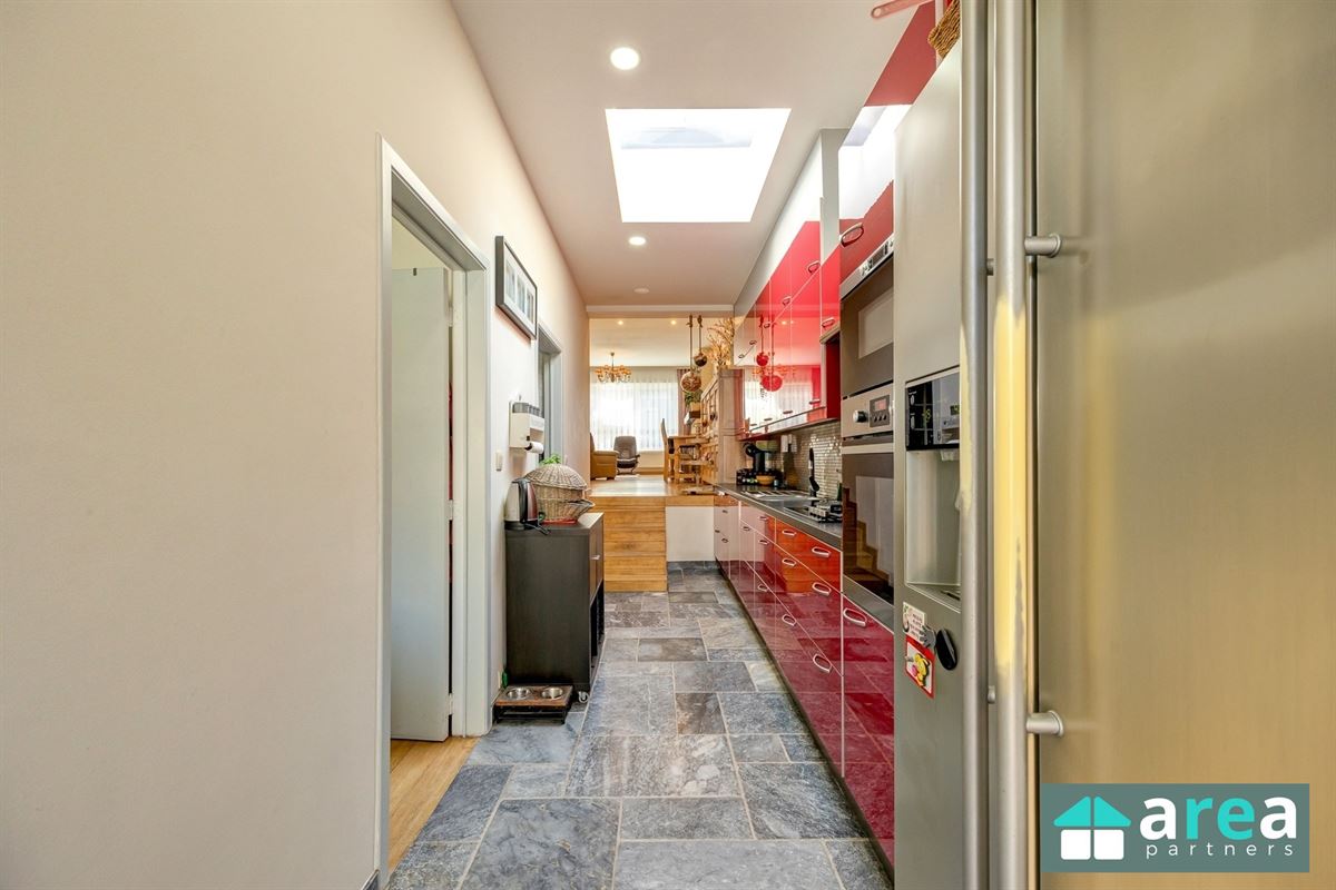 Instapklare ruime woning met 4 slaapkamers, garage en magazijn in Boho!