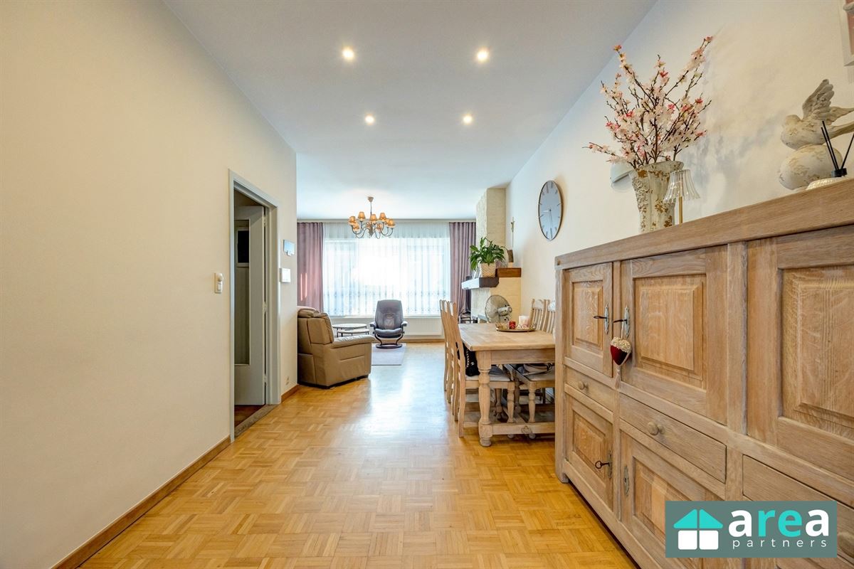 Instapklare ruime woning met 4 slaapkamers, garage en magazijn in Boho!