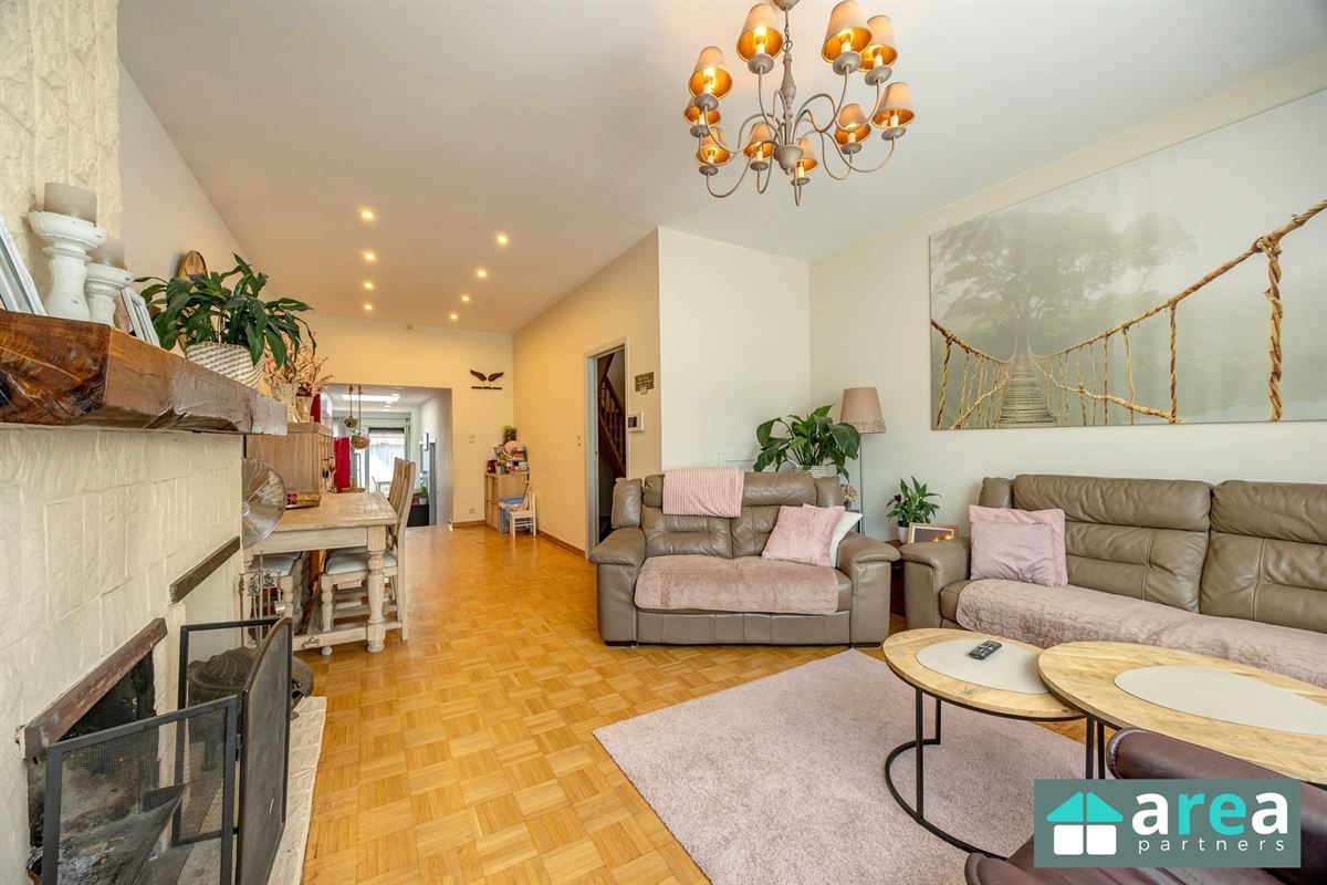 Instapklare ruime woning met 4 slaapkamers, garage en magazijn in Boho!