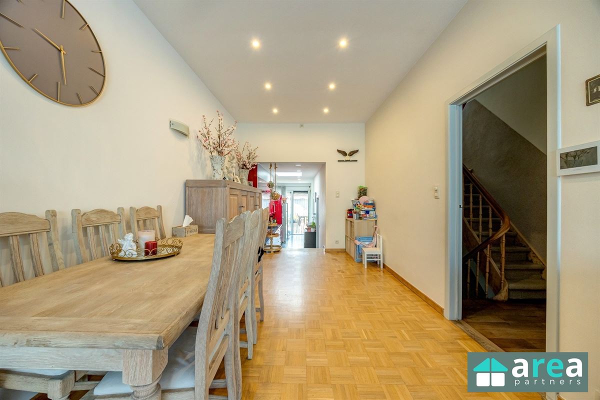 Instapklare ruime woning met 4 slaapkamers, garage en magazijn in Boho!