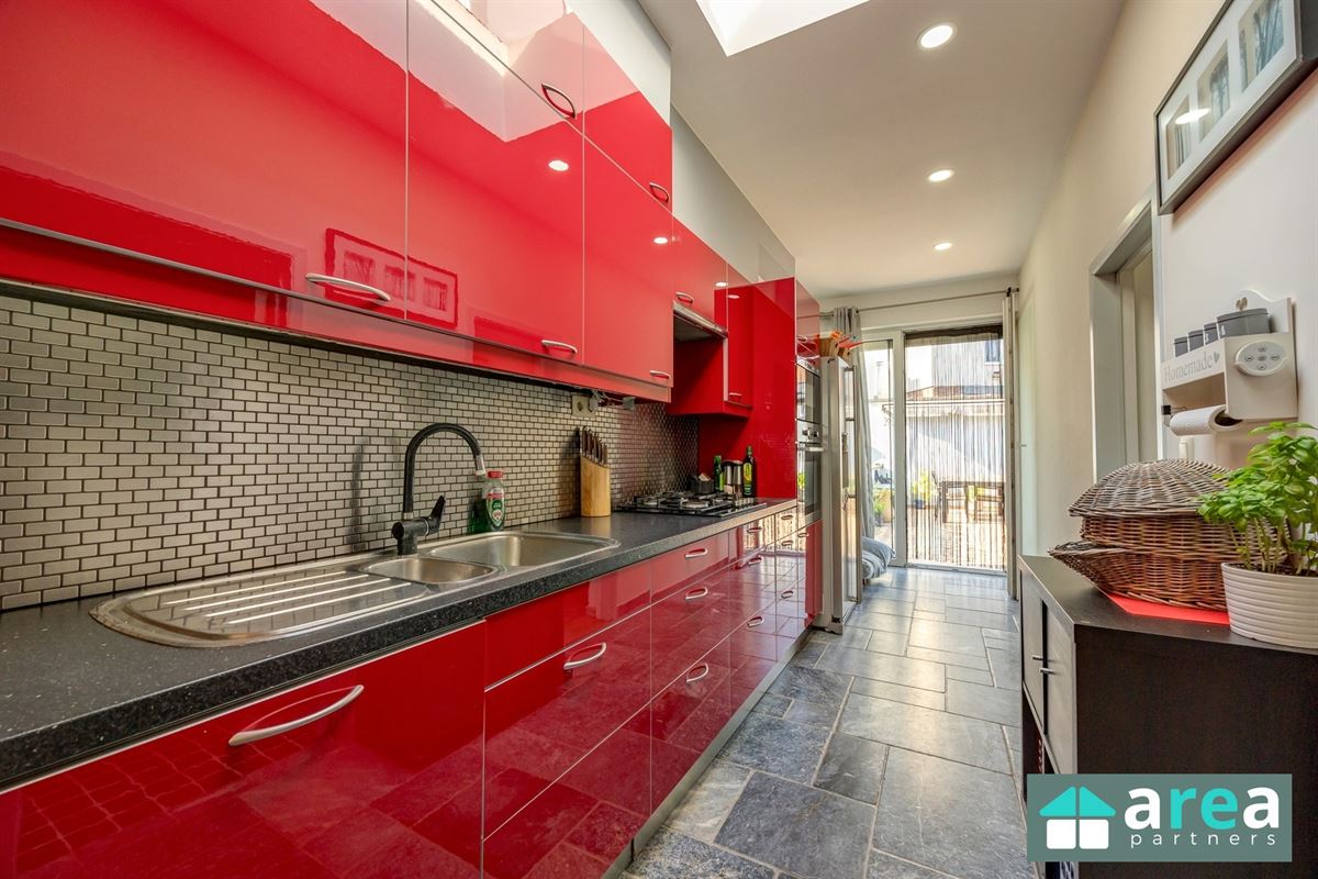 Instapklare ruime woning met 4 slaapkamers, garage en magazijn in Boho!