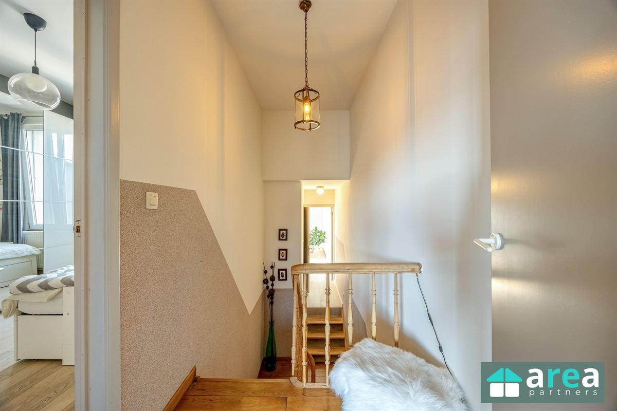 Instapklare ruime woning met 4 slaapkamers, garage en magazijn in Boho!