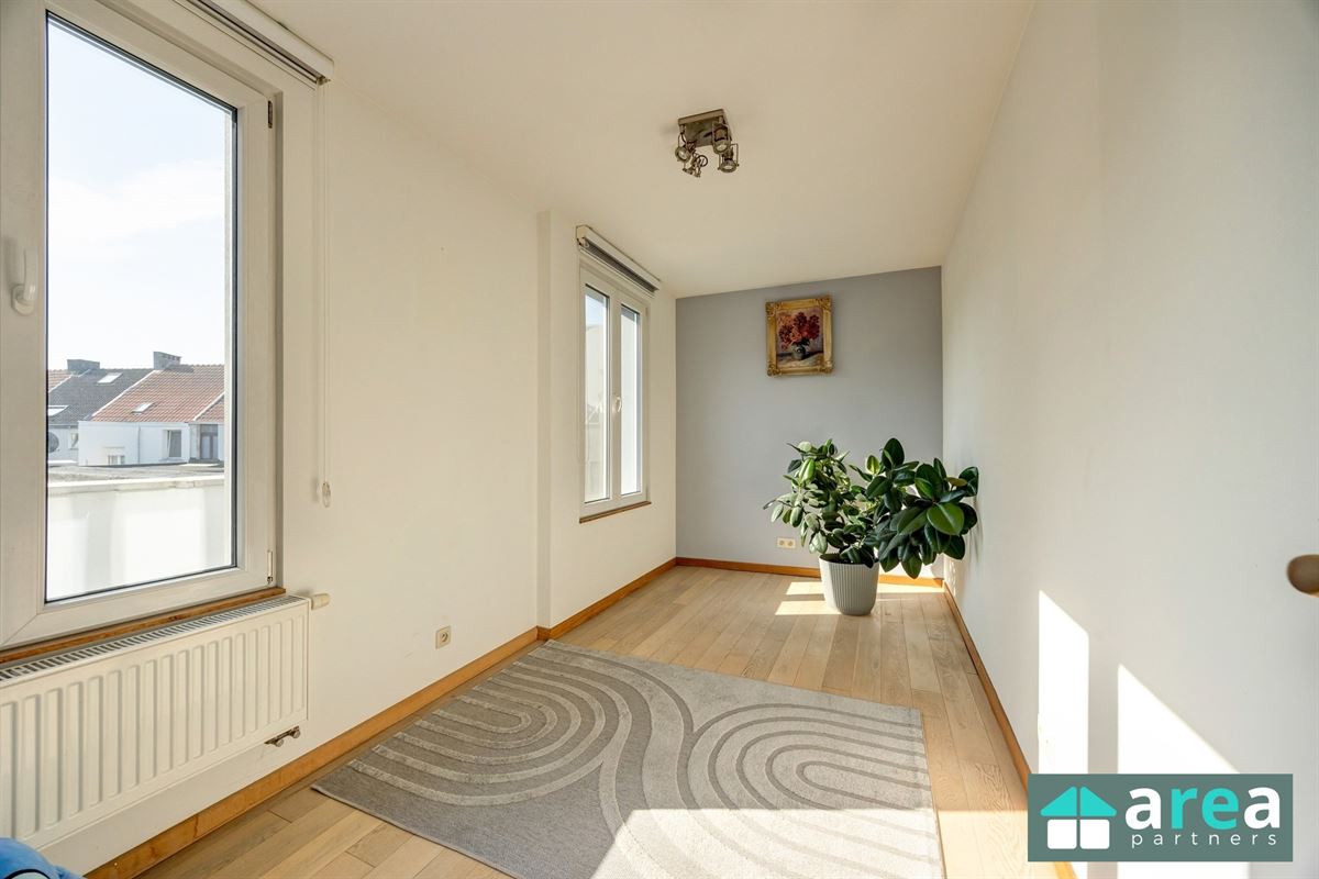 Instapklare ruime woning met 4 slaapkamers, garage en magazijn in Boho!